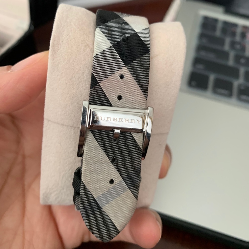 Burberry Watch🌟🌟SOLD🌟🌟 - Picture 3 of 7